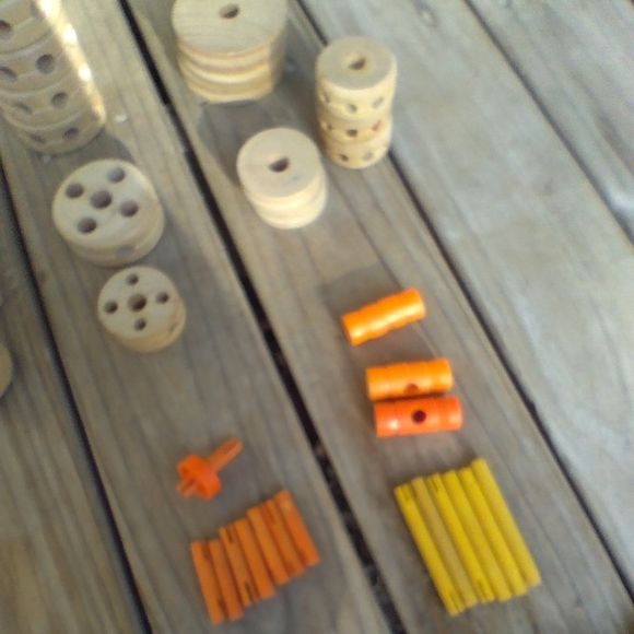Wooden Tinker Toys Building Set Lot of 100 Pieces Wood Connectors Rods Spools - Picture 4 of 8